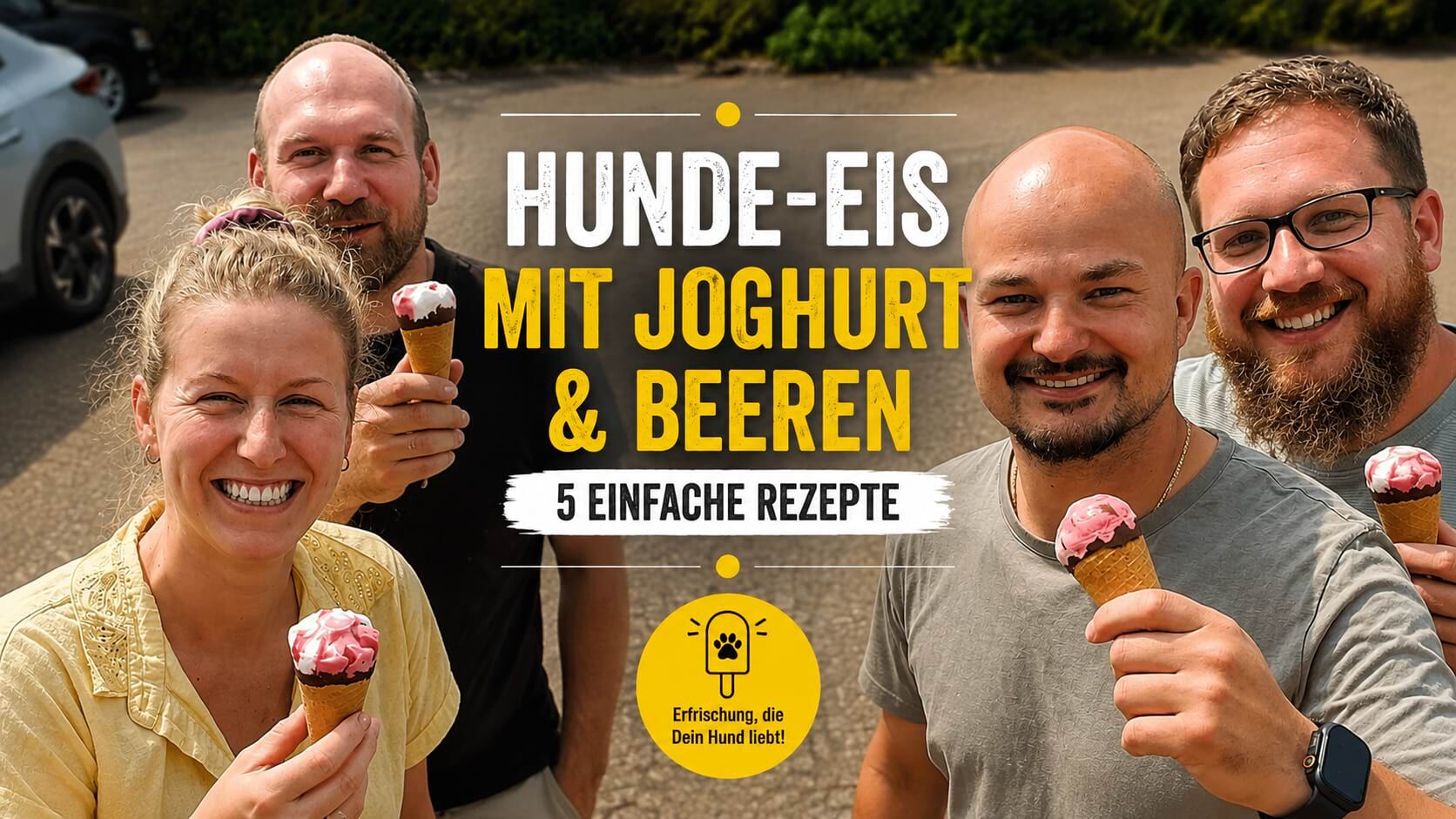 Vier Personen mit selbstgemachtem Hunde-Eis mit Joghurt und Beeren an einem sonnigen Sommertag.